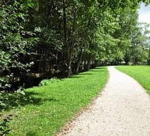 Spaziergang durch den Schlosspark Fantaisie
