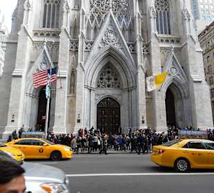 Wer da wohl gleich raus kommt?