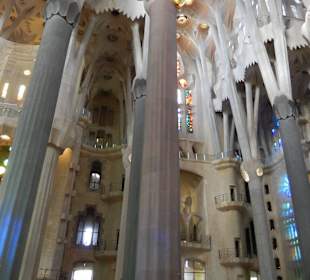 Sagrada Familia wnętrze