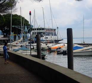 Fähre am Hafen