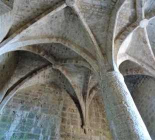 Im Säulensaal der Burg Quéribus