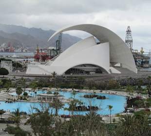 Auditorium + Schwimmbäder