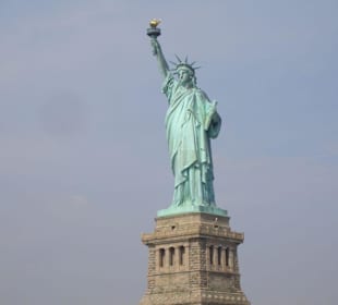 Freiheitsstatue vom Boot aus