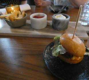 M'Uniqo Rooftop Bar: beim Abendessen im 12. Stock