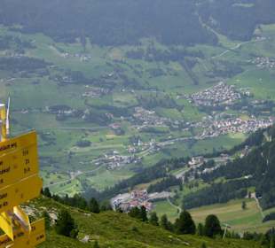 Blick auf den Ortsteil Liss und ins Pitztal