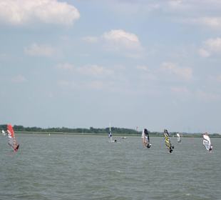 Segler und Kitsurfer
