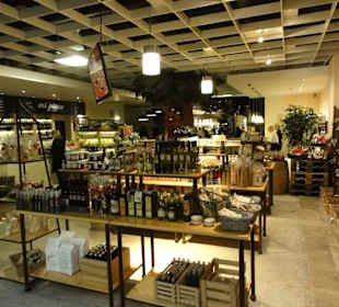 Blick in Geschäfte des Mediterraneo