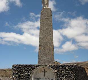 Christusstatue über dem Hafen von S.S. de La Gomer
