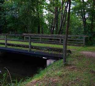 Zweite Brücke weiter hinten