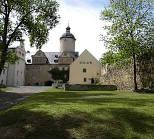 Burghof und Burg