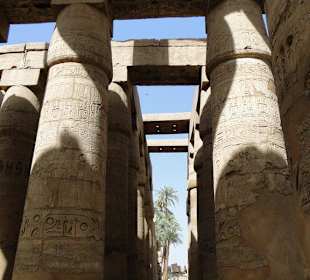 Säulenhalle im Karnak-Tempel