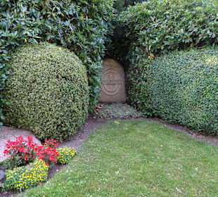 Nischengrab auf dem Friedhof Friedenshügel