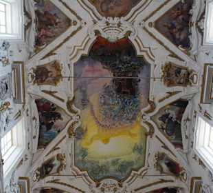 Die Deckenmalereinen in der Kirche