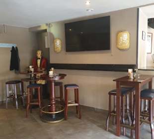 Vorderer Teil der Gaststätte, Platz zum Tanz