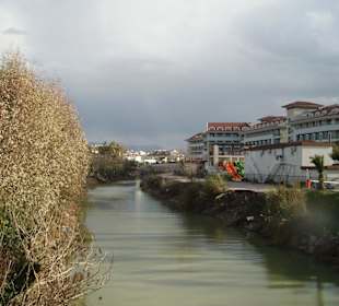 Blick von der Brücke auf den Cay (Bach/kleiner Fluss)