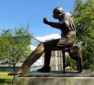 Das Heinrich-Heine-Denkmal in den Wallanlagen