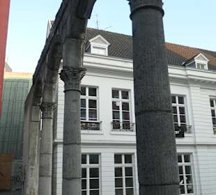 Aachen: Der Römische Portikus auf dem Hof