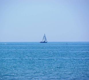 Weit draußen Schiffe