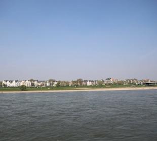 Blick von der Rheinufer Promenade