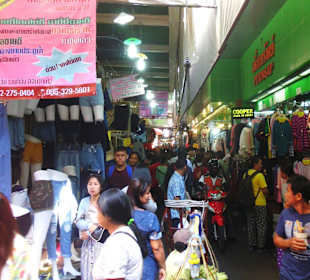 Marktgewimmel rund ums Hotel