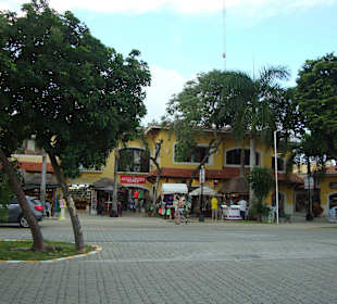 Shopping in der Hotelzone Playacar