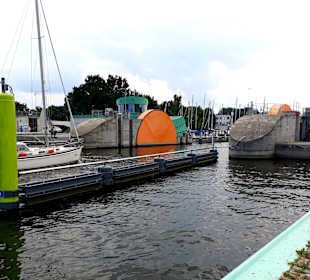 Wiecker Hafen an der Klappbrücke
