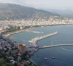 Ausblick von der Burg auf Alanya mit Strand