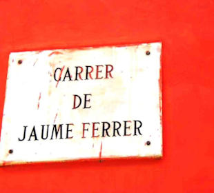 Im der Straße entlang