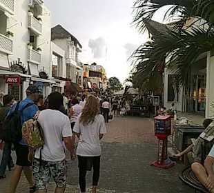 Einkaufsstrasse 5th Aven.