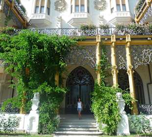 Вход из сада в Замок