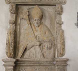 Epitaphe im Kreuzgang Kloster Neustift