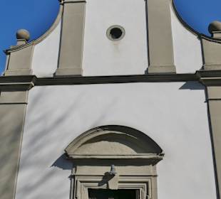 Bei der Heilig-Kreuz-Kapelle in Hofheim in Ufr.