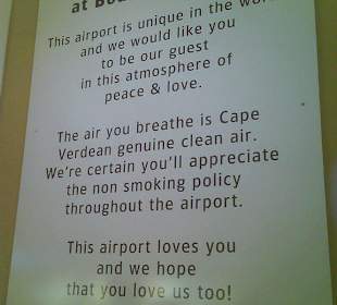 Willkommenschild am Flughafen