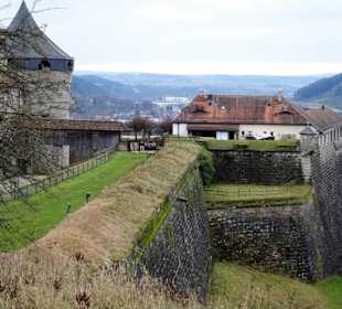 Die Außenmauern der Festung Rosenberg