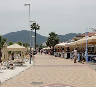 Weitläufige Promenade