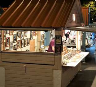 Rundgang durch das abendliche Village Artisanal