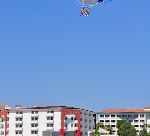 Parasailing am Strand