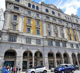 Außenansicht des Kaufhauses La Rinascente 