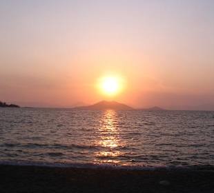 Zachód słońca na plaży w fethiye