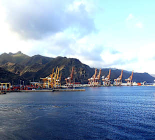 Inselrundfahrt AIDA vom Wasser aus
