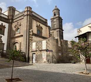 Blick von Fußgängerzone / Kathedrale von hinten 