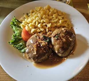 Fleischpflanzerl mit Spätzle