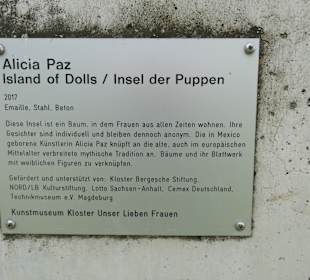 Installation „Island of Dolls" (Insel der Puppen)