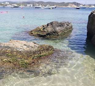 Strand, klares und warmes Wasser
