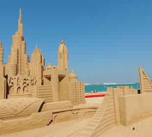 Sandskulpturen am Dubai Marina Beach