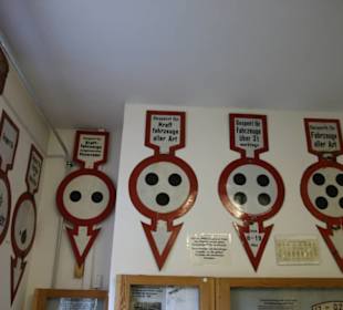 Alte historische Verkehrszeichen 