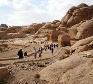 Erste Bauwerke in Sicht