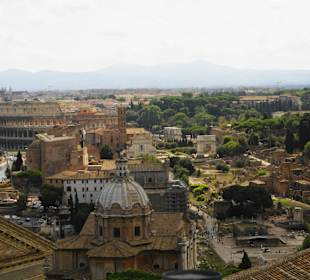 Kolosseum vom Forum Romanum aus