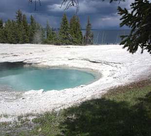 West Thumb Geyser Basin, Yellowstone Lake,