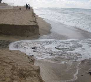 Strand nach Regenfall